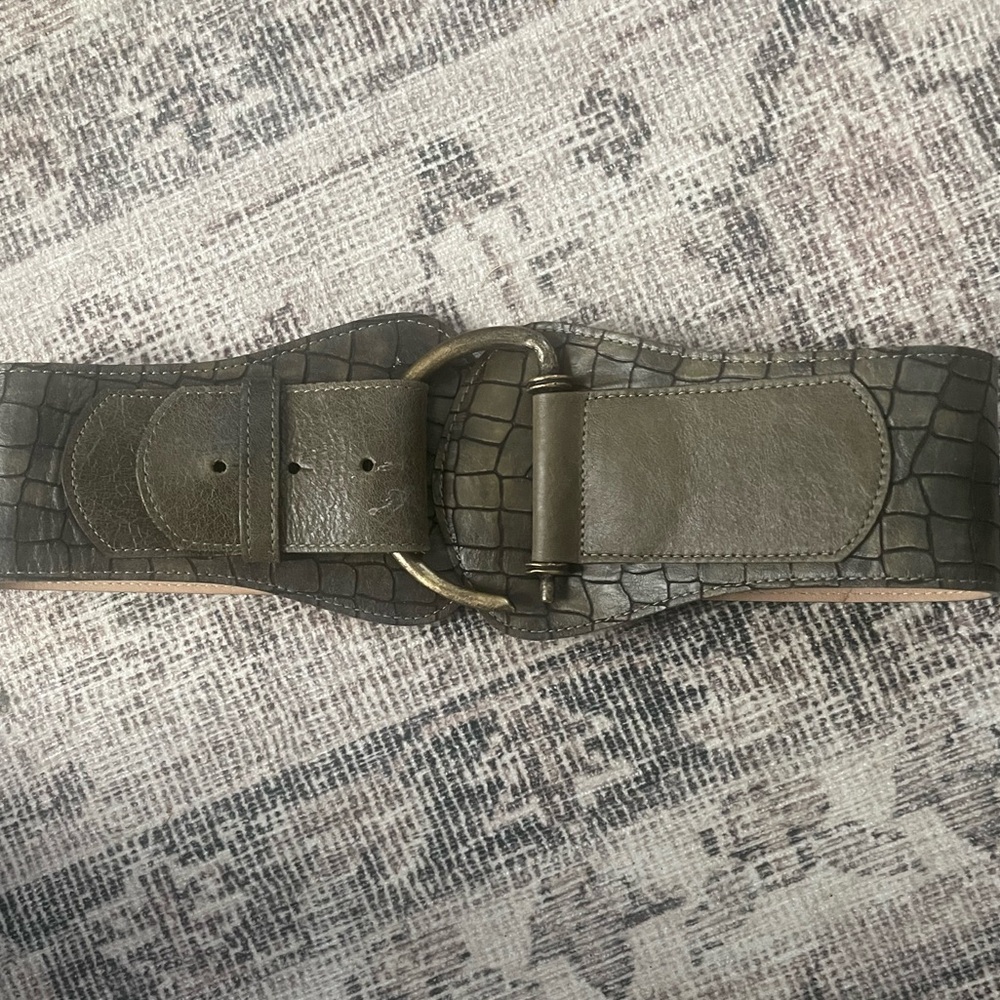 Y2K Unbranded Wide Olive genuine leather Crocodile Pattern Belt size S